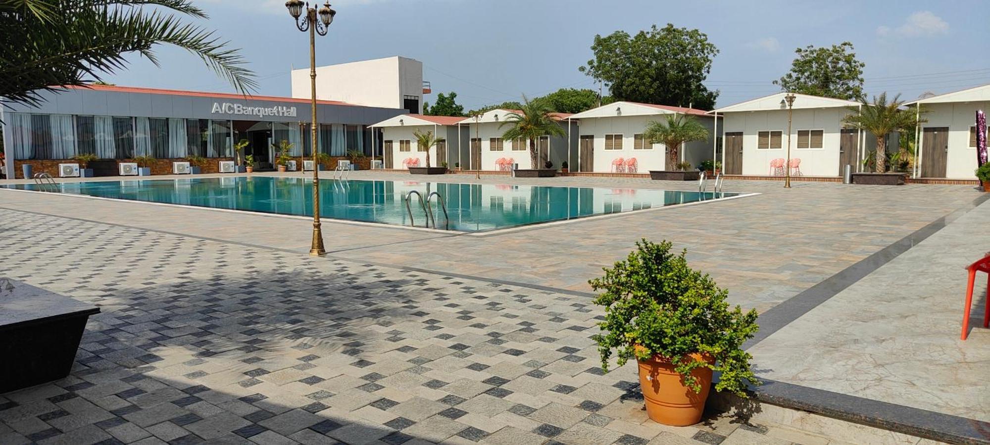 Vss Lawns & Resorts Llp Shahada Exterior foto