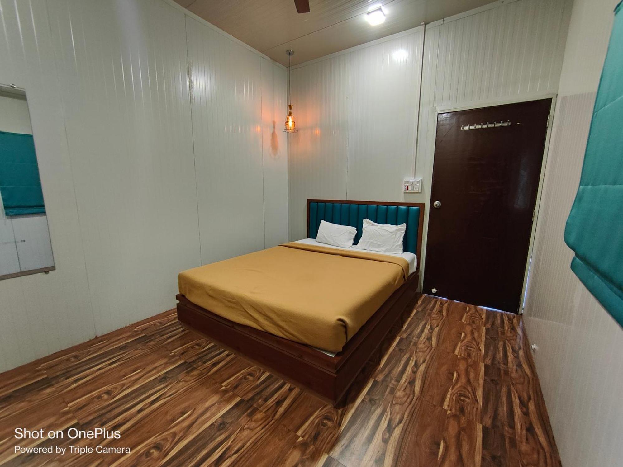 Vss Lawns & Resorts Llp Shahada Exterior foto