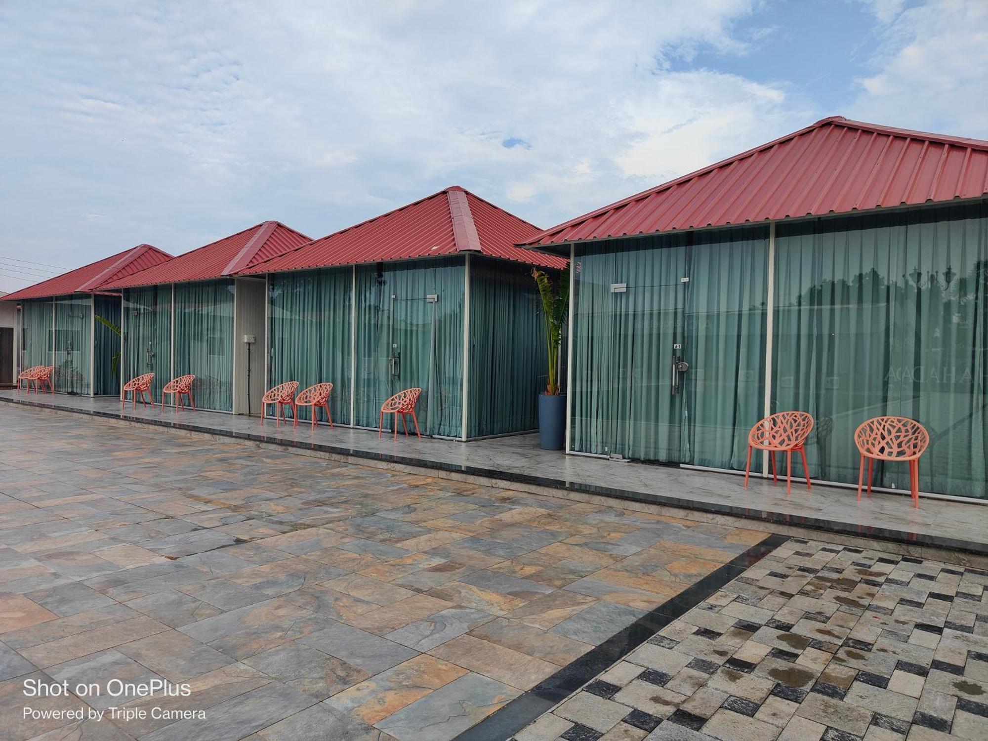 Vss Lawns & Resorts Llp Shahada Exterior foto