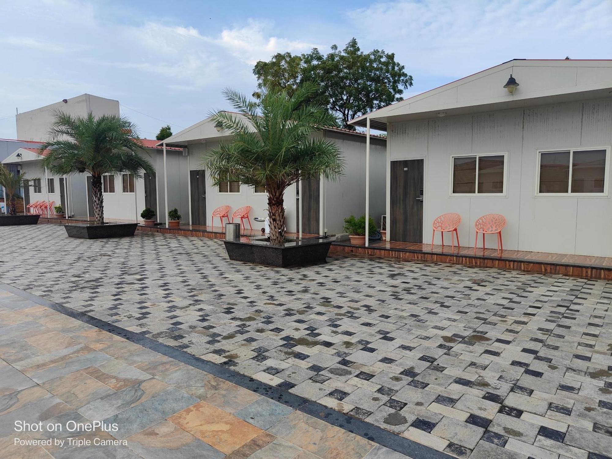 Vss Lawns & Resorts Llp Shahada Exterior foto