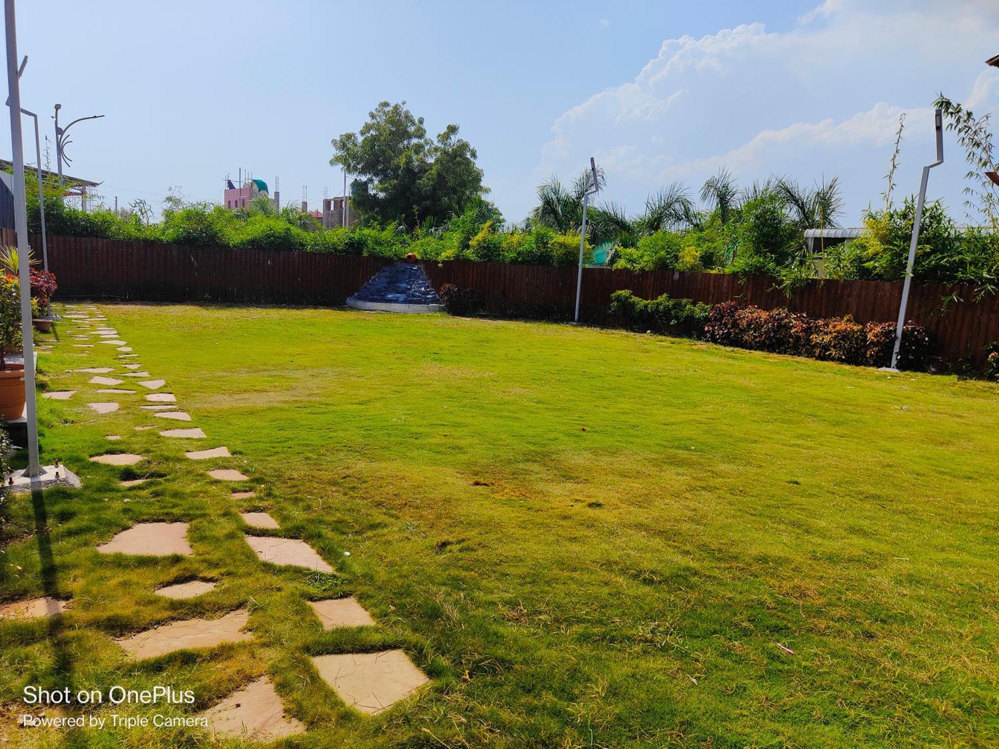 Vss Lawns & Resorts Llp Shahada Exterior foto